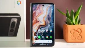 google pixel fold outer display homescreen 1 scaled.jpg